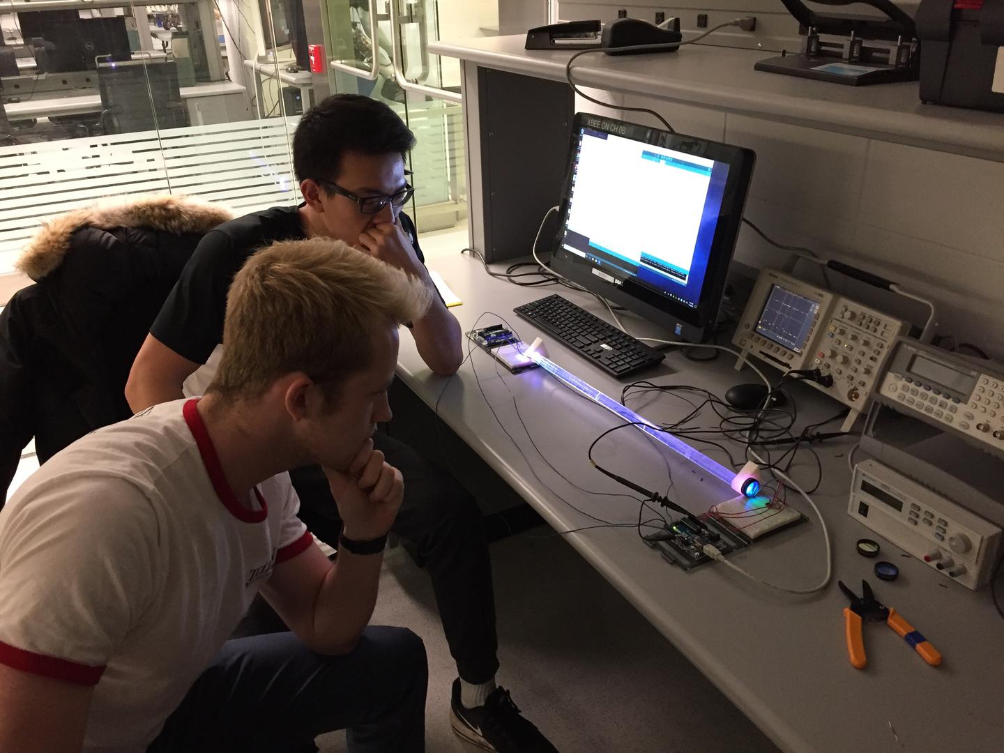 2 students examining experiment